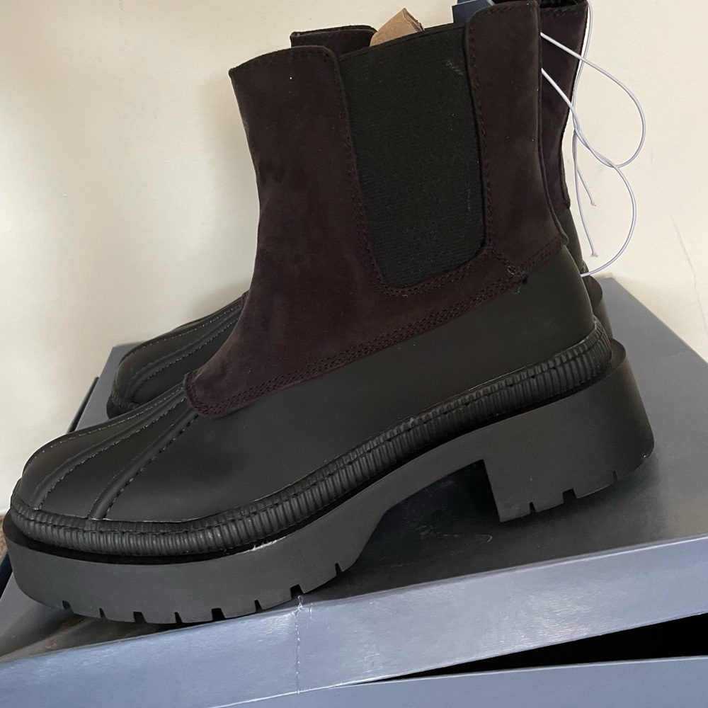 Universal Thread boots 8 1/2.